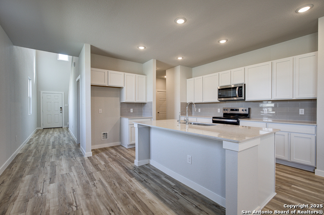 12607 Spike Heights Property Photo 7