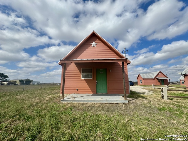 573 Texas 97 Property Photo 1