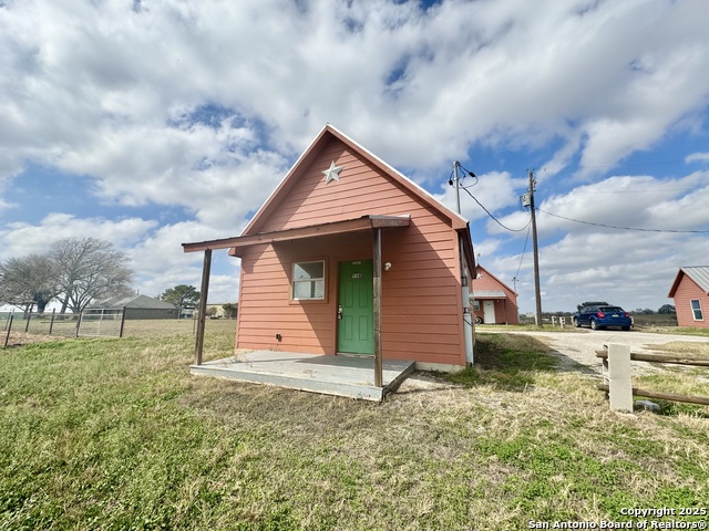 573 Texas 97 Property Photo 2