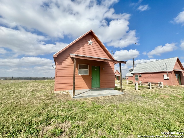 573 Texas 97 Property Photo 17