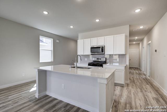 9954 Forestier Green Property Photo 6