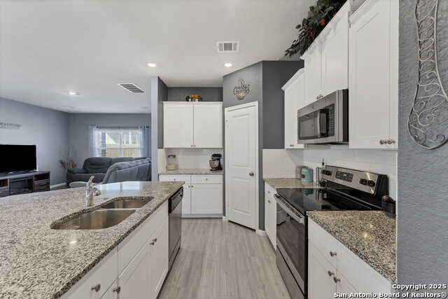 2433 Moselle Ln Property Photo 4