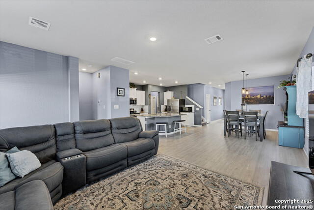 2433 Moselle Ln Property Photo 10
