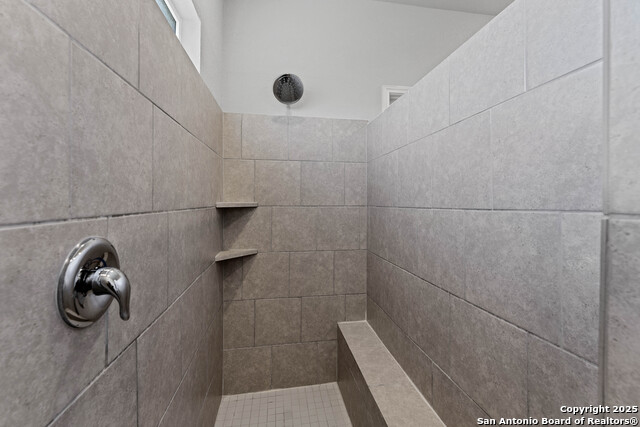2433 Moselle Ln Property Photo 18