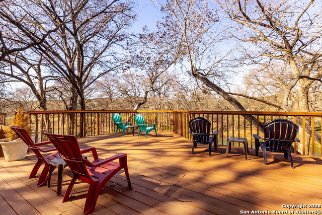 1385 Edwards Blvd Property Photo 4
