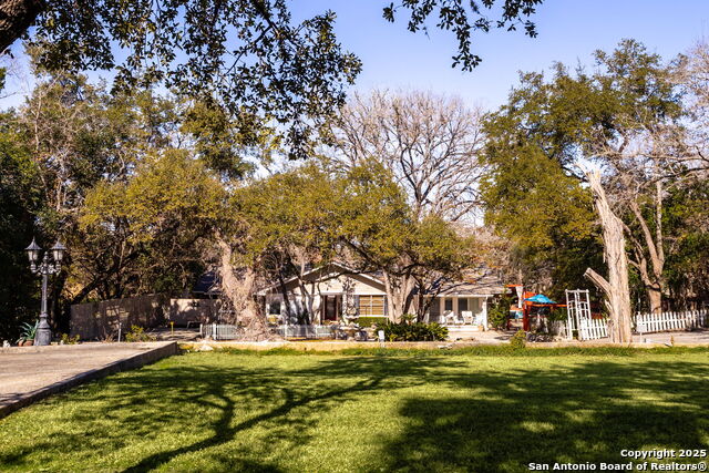 1385 Edwards Blvd Property Photo 7