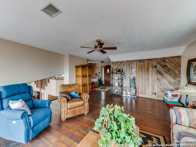 1135 Allen View Property Photo 8