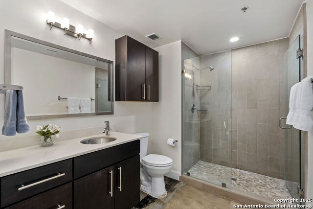 831 S Flores St Property Photo 16