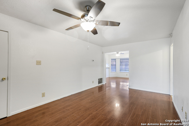 5811 Thornwood Property Photo 4