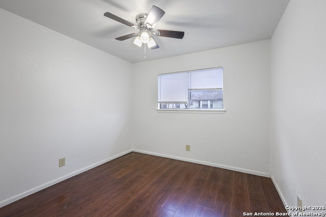 5811 Thornwood Property Photo 7