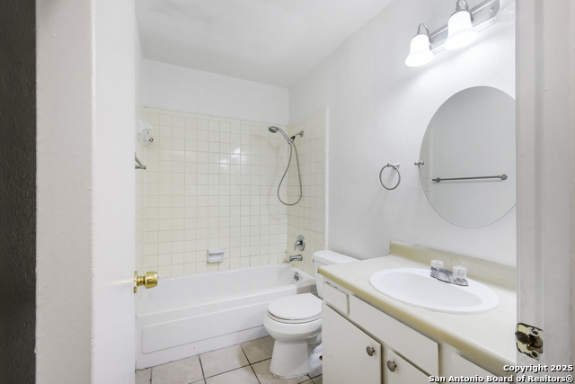 5811 Thornwood Property Photo 9