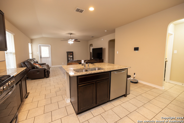 8935 Mustang Pass Property Photo 7