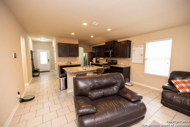 8935 Mustang Pass Property Photo 12