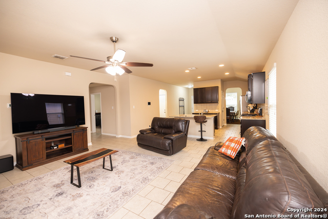 8935 Mustang Pass Property Photo 14