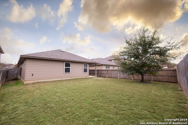 8935 Mustang Pass Property Photo 24