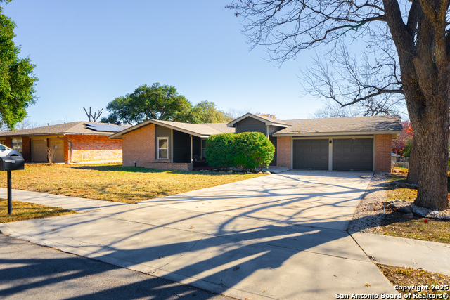 2718 Belvoir Dr Property Photo 2
