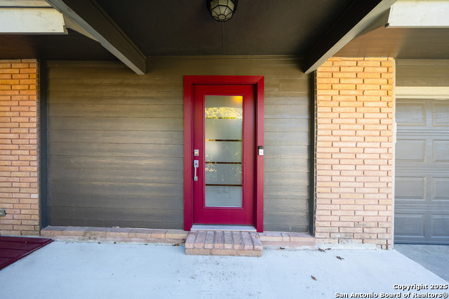 2718 Belvoir Dr Property Photo 3