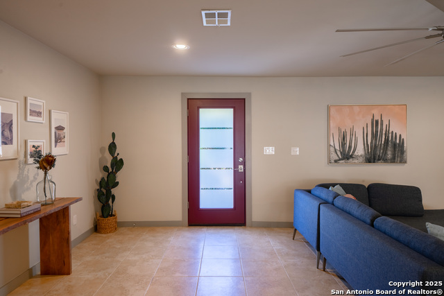 2718 Belvoir Dr Property Photo 5