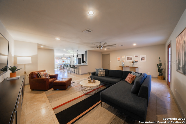 2718 Belvoir Dr Property Photo 8