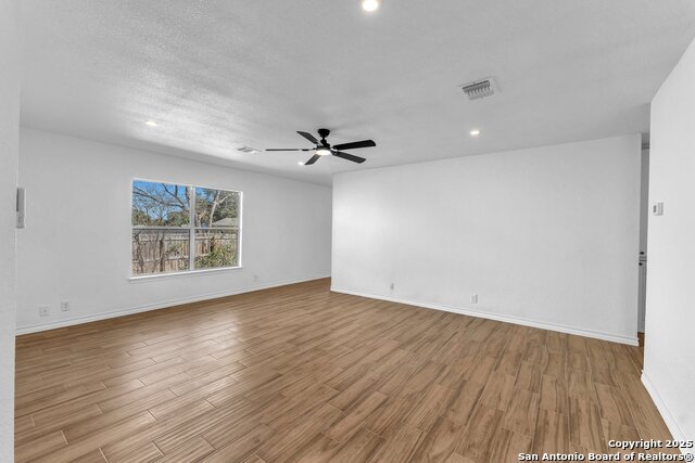 9506 Diamond Cliff Property Photo 5