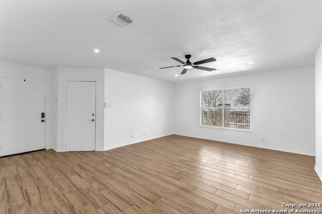 9506 Diamond Cliff Property Photo 6