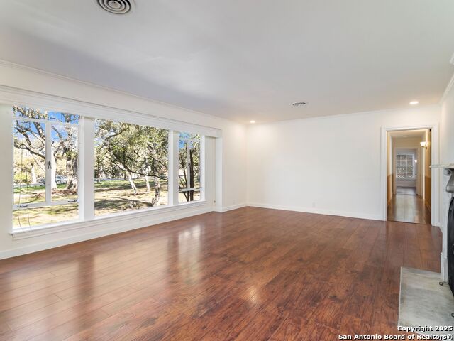 306 Zornia Dr Property Photo 6