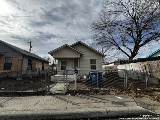 711 S Trinity St Property Photo 2
