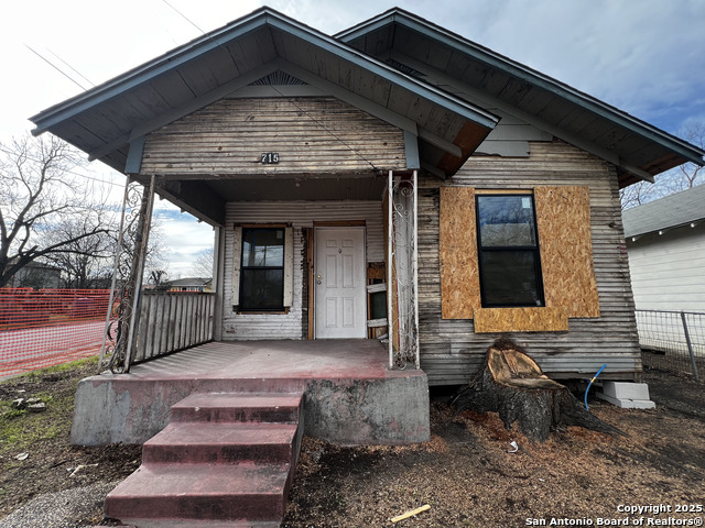 711 S Trinity St Property Photo 4
