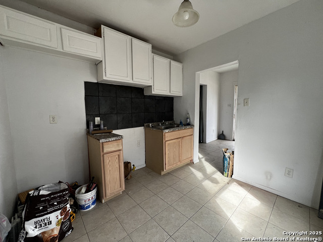 711 S Trinity St Property Photo 6