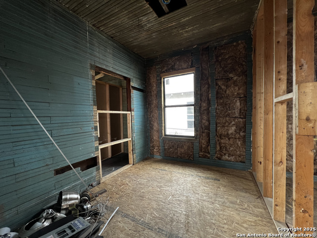 711 S Trinity St Property Photo 11