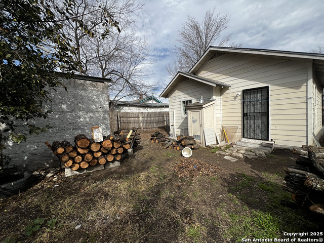 711 S Trinity St Property Photo 15