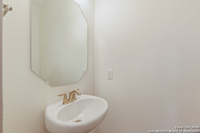 7612 Briarwood Pass Property Photo 12