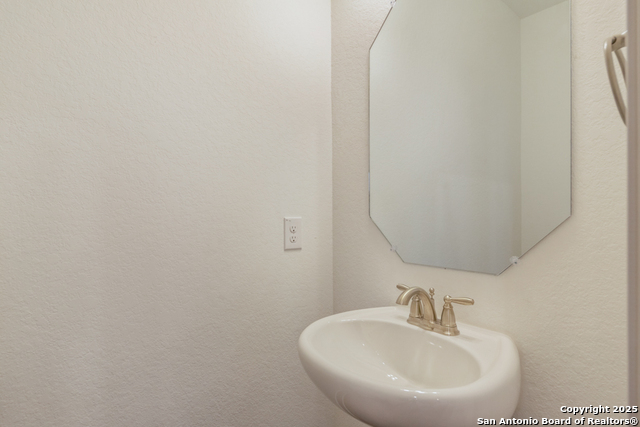 7612 Briarwood Pass Property Photo 12