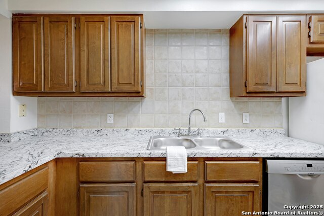 7738 Chambers Rd Property Photo 16