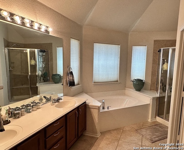 8203 Setting Moon Property Photo 13