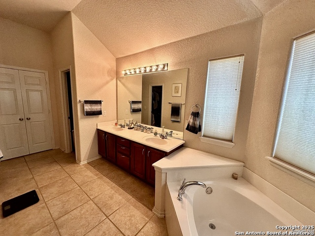 8203 Setting Moon Property Photo 14