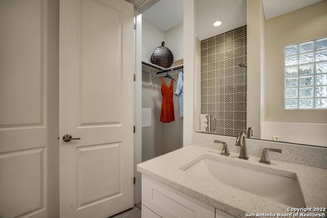 11158 Vance Jackson Rd Property Photo 23