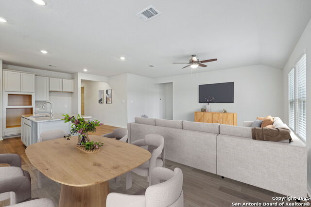 9914 Chestnut Walk Property Photo 5