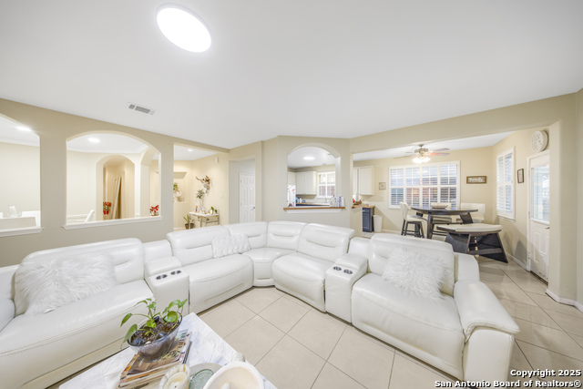 2039 Belvedere Court Property Photo 7