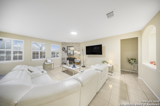 2039 Belvedere Court Property Photo 8