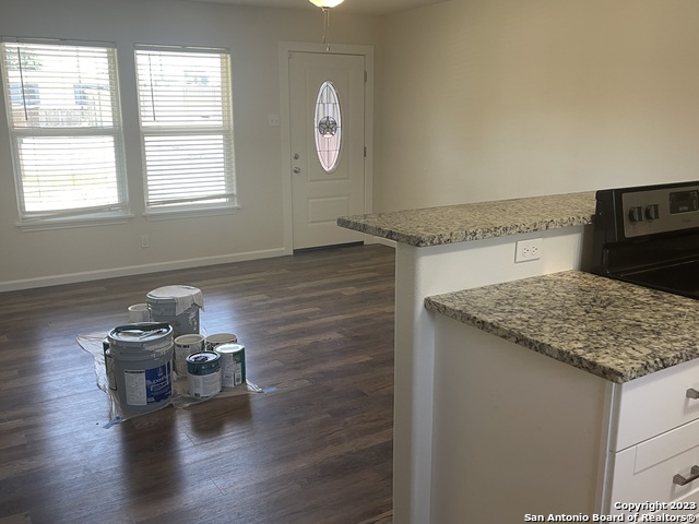 511 Pinewood Ln Property Photo 6