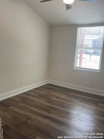 511 Pinewood Ln Property Photo 9