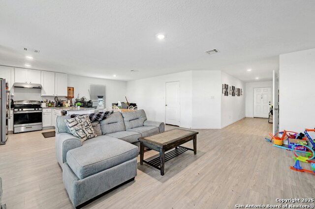 10411 Mcclintock Property Photo 7
