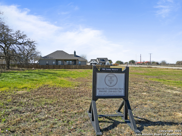 104 Laurel Heights Property Photo 2
