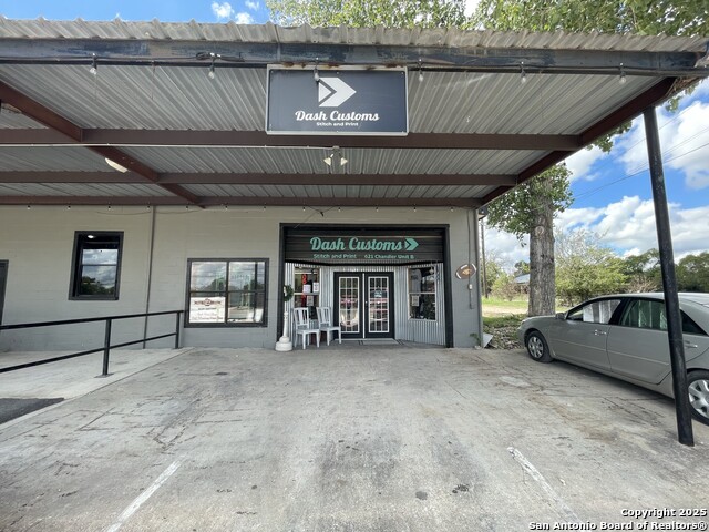 621 W Chandler Property Photo 2