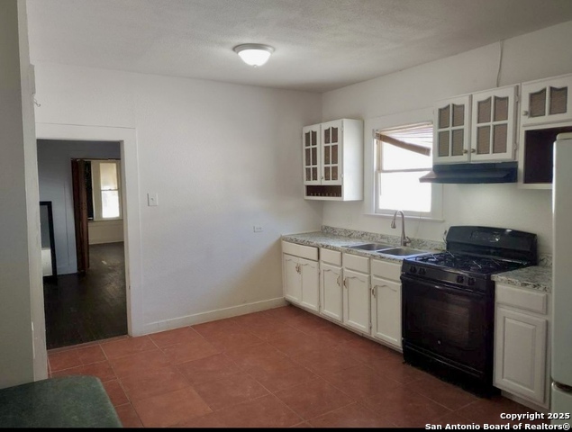 1639 W Craig Pl Property Photo 6