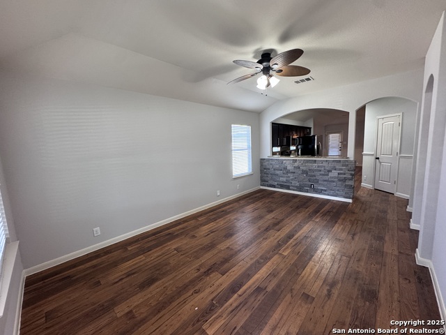 1002 Birdsong Ln Property Photo 3