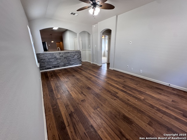 1002 Birdsong Ln Property Photo 4