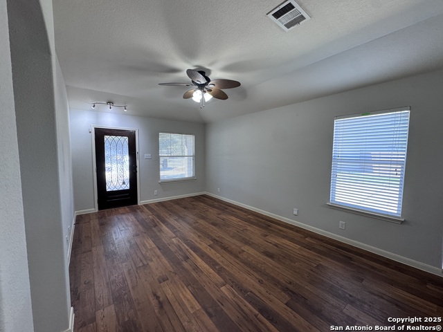 1002 Birdsong Ln Property Photo 5