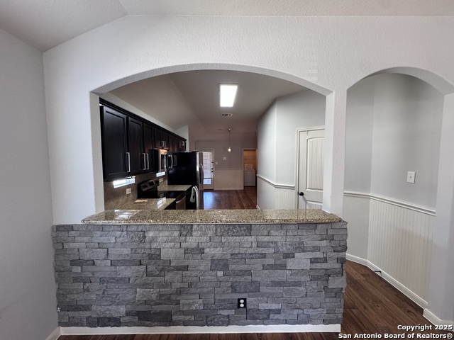 1002 Birdsong Ln Property Photo 6